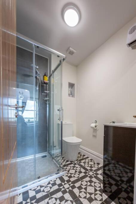 Unit 2 Island View Apartments With Stunning Harbour View Cobh Dış mekan fotoğraf